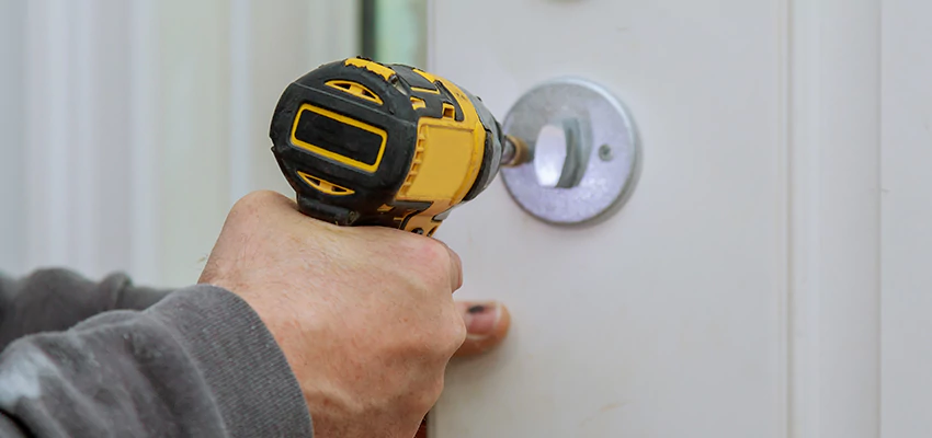 Street Locksmith For Smart Lock Repair in Escondido, CA